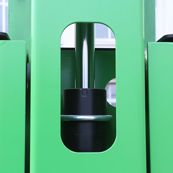 Oil cylinder